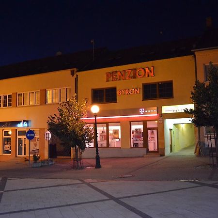 Byron Hotel Zlaté Moravce Exterior foto
