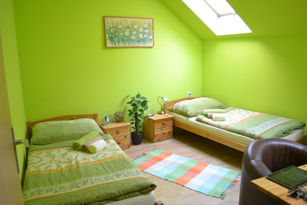 Byron Hotel Zlaté Moravce Quarto foto