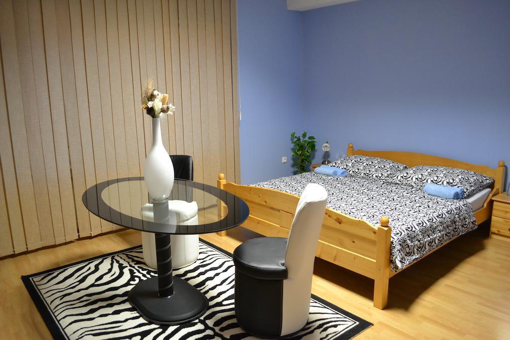Byron Hotel Zlaté Moravce Quarto foto