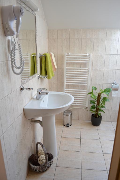 Byron Hotel Zlaté Moravce Quarto foto